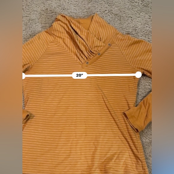 Woman’s Columbia Cowll Neck Top - Picture 3 of 11